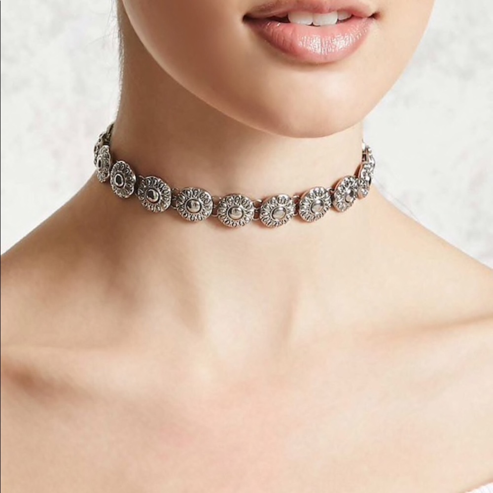 Forever 21 etched medallion chocker